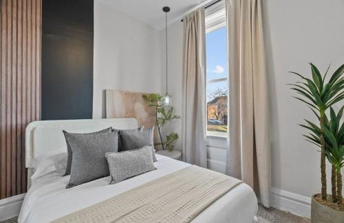 Brick and Modern on Miami St By StayLage - Foto 37