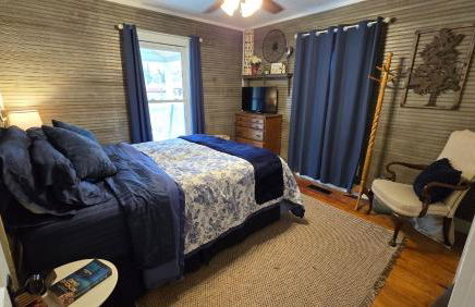 Charming Downtown Bungalow I Explore-Shop-Eat - Foto 26