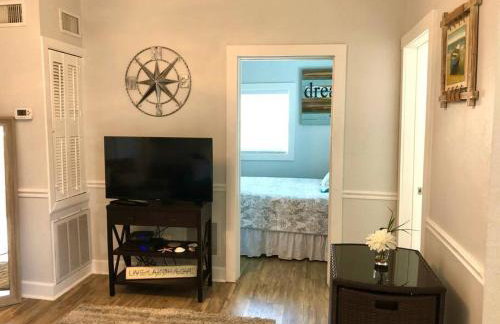 In the Heart of Downtown Dunedin One Bedroom Apt NO KIDS, NO PETS - Photo 13