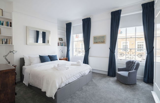 At Home in Chelsea - Photo 5