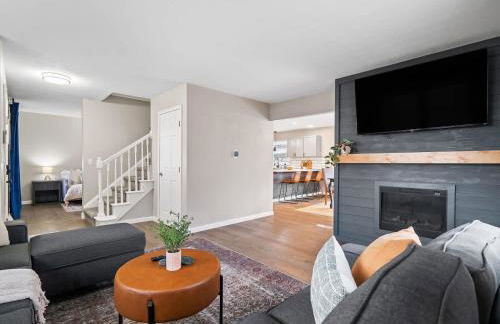 Vermilion Retreat with Game Room, Hot Tub and Across from Community Pool - Foto 10