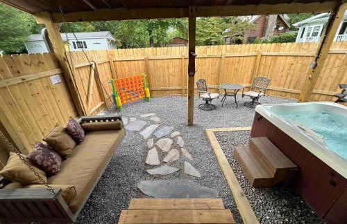 Blissful Nook Tiny Home, Cozy Retreat, Hot Tub, Close to Town, Deep Creek, & Entrance to National Park - Foto 23