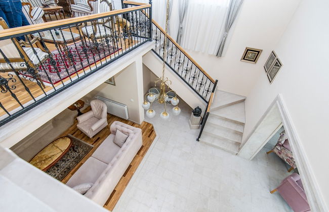 Luxury Green Oasis Villa With Pool! - Photo 8