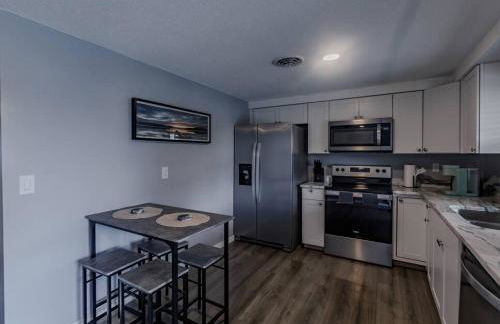 Spacious Backyard & Pool Retreat - 5 Mins to Beach - Foto 5