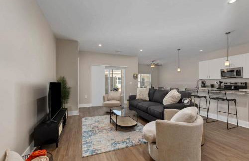 Modern New Build 12BR 12BA w Garage Patio - Foto 26