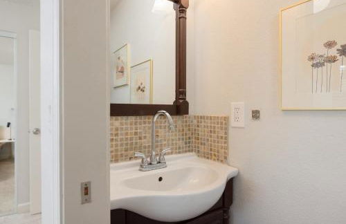 10min to Downtown Bend - Chic 2BDR - Photo 11