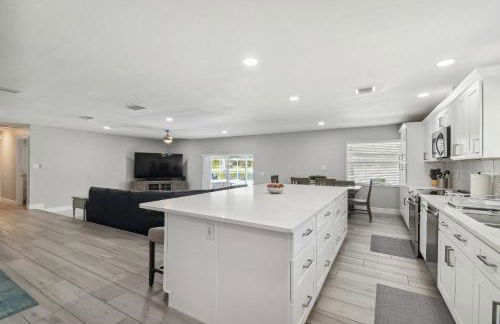 Lake House Westchase area. Heated Pool Waterfront! - Foto 25