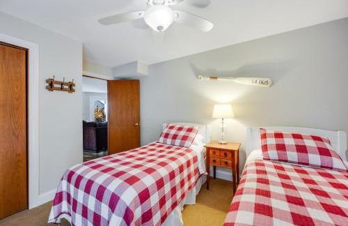 The Goat and Cherry - Dogs, Fire Pit & Hot Tub, Escape to Sister Bay! - Foto 44