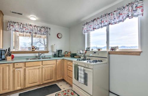 Pet-Friendly Aurora House with Mountain Views! - Photo 12