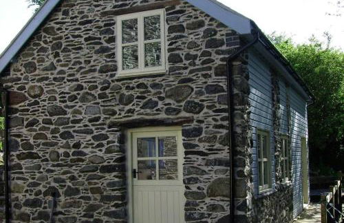 Hafannedd Cottage - riverside views - Photo 18