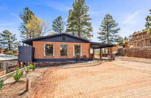 NEW! HUGE 5BR Mountain Views Game Room Hot Tub Lawn Games BBQ - Photo 77