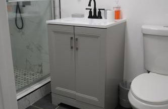 Stylish 4BR Prime Location Close to All! - Foto 17