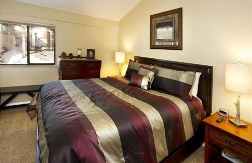 St Anton Street View 2-Bedroom Condo with full kitchen - Foto 14