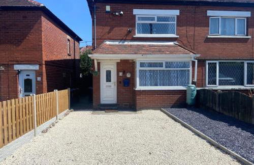 Darfield 4 Bedrooms Home 6 Beds 2 Showers Driveway Parking For Business Stays - Foto 4