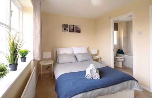 Guildford Townhouse with Parking - Foto 8