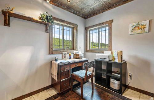 Rustic 5BR Escape with Private Hot Tub 25min to Park City - Foto 26