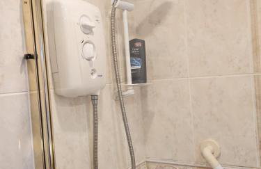 Peaceful 2-Bed Bungalow with Garden & Parking in Bramley Village, Rotherham - Foto 28