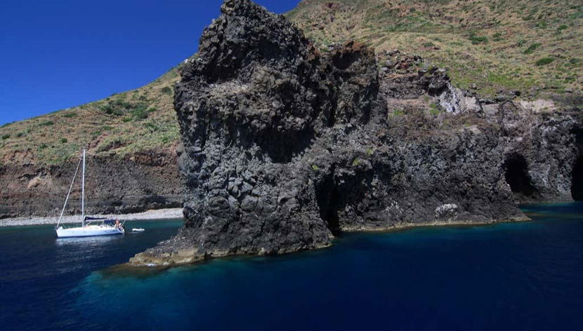 Admirez la côte de Filicudi