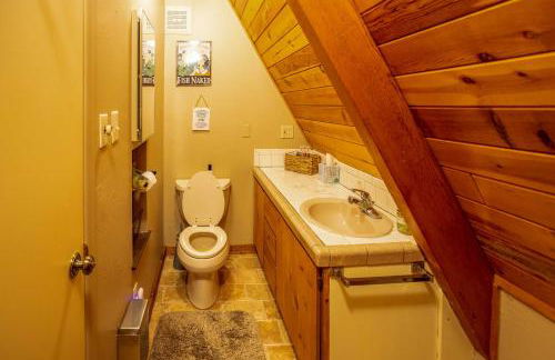 Furnished Deck and Fire Pit Happy Jack Cabin - Foto 23