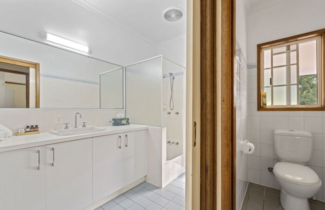 Birds 'n' Bloom Cottages - Photo 71