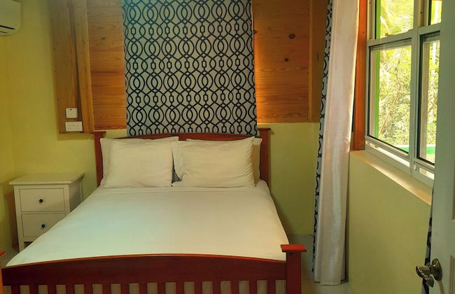 Pinard's Mountain Resort- Cottage 9 - Photo 4