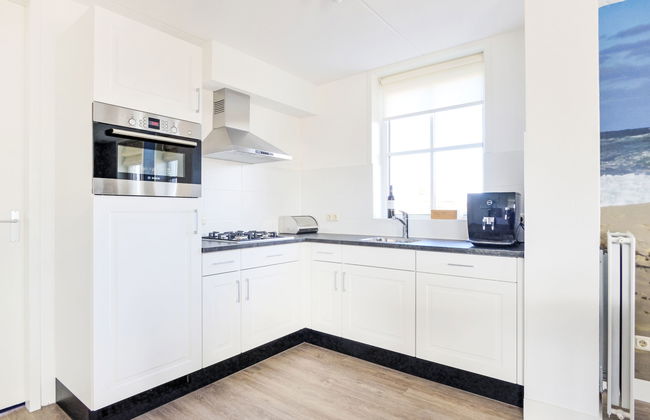 3 bedroom House in Noordwijk with garden and terrace - Photo 5