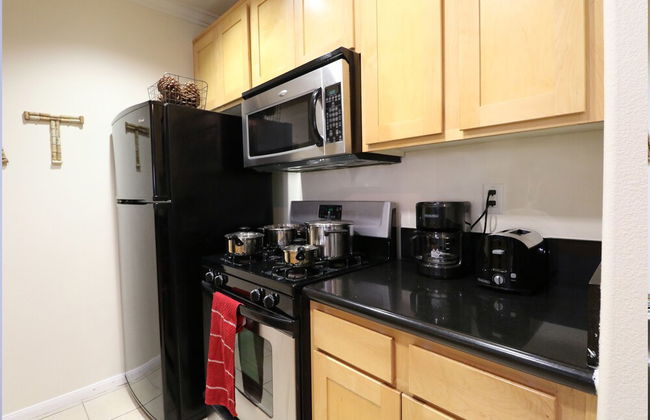 LAs Premier Apartments - Photo 27