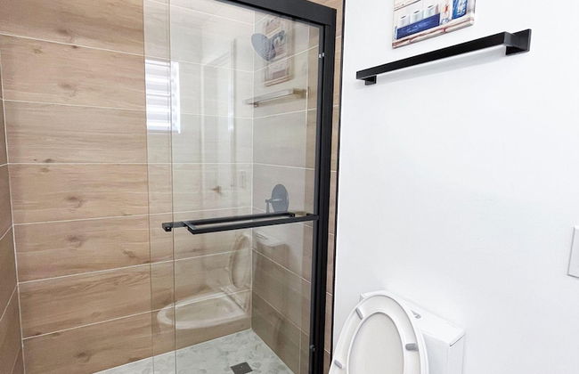 Casa Lucia 5 Bedroom Home With Pool Near Hard Rock Casino - Photo 41