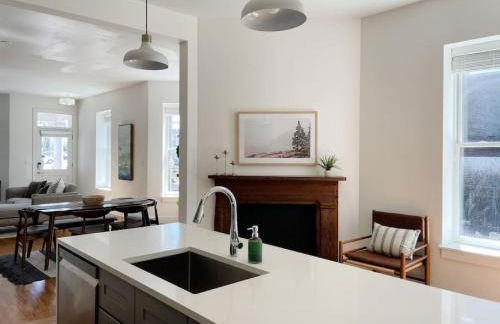 Historic 1900s Townhome with a Modern Flair - Foto 14