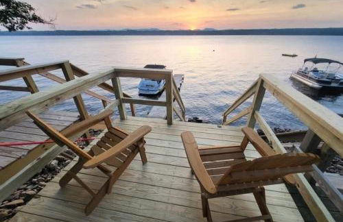 Spacious, modern, home by the lake! - Foto 44