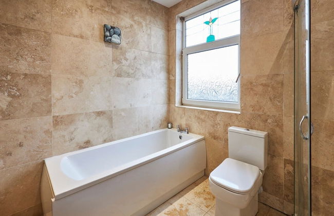 Host Stay Spire View House - Photo 17