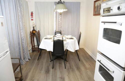 The Newly Renovated Vintage Home - Foto 9