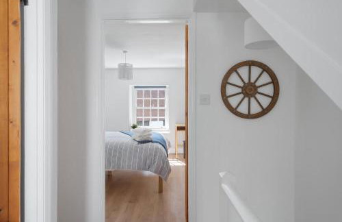 Serene Cottage Nr the Waterfront Topsham - Photo 13