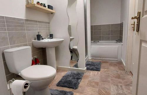 Large 2 bed flat in Bolton - Photo 21