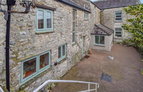 The Old Farm House - Photo 20