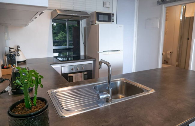 Centrally Located Light-filled Studio w/ Parking - Foto 15