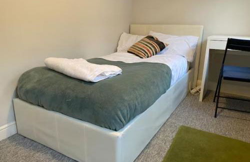 Balmoral House - Holiday Home - Photo 6