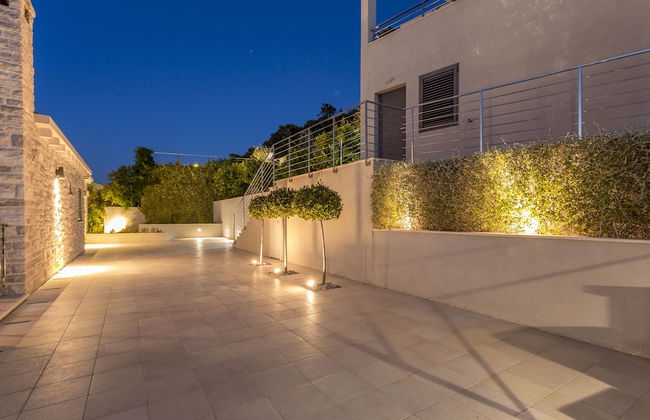 Beachfront Villa Poseidon with Heated Pool - Foto 26