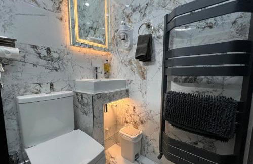 Urban Escape 4BedRoom House- With Free private Parking - Birmingham City - Foto 51