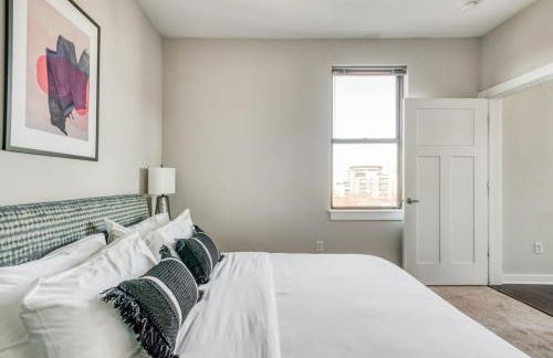 CozySuites Music Row Spacious 2BR with free parking 46 - Foto 11