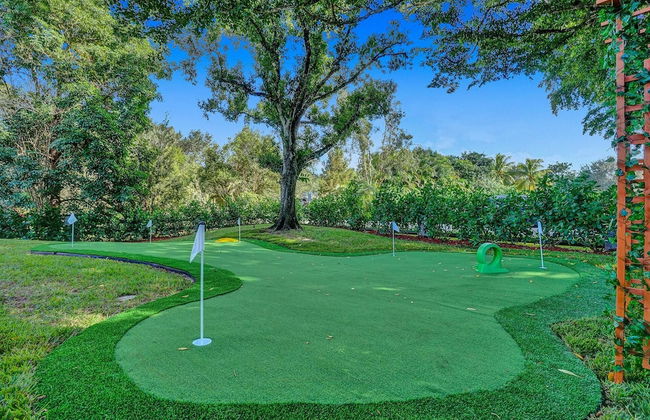 8BR Gem With Pool, Lake View & Tons of Amenities! - Foto 107