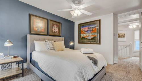 Tiger Lair Walk to CC Historic Downtown COS 4BR - Foto 2