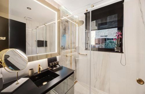 Posh Residence Luxury Suites - Photo 16
