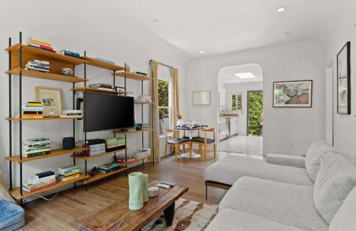 New Listing Midcity West Villa by Colby & Conrad - Foto 2