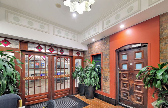 Royal Albert Hotel - Photo 4