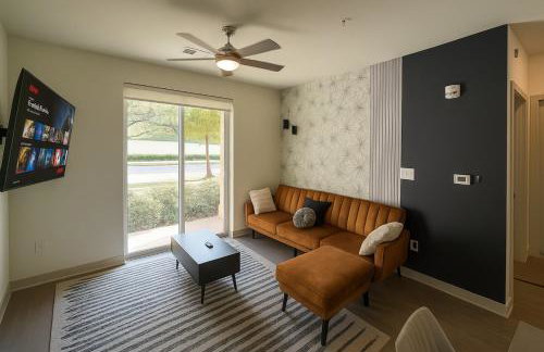 Luxury 2BR Stay Pool, Gym and Chill Areas - Photo 15