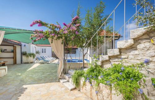 Holiday home krika -Three Bedroom Home with heated Pool and Jacuzzi - Foto 96