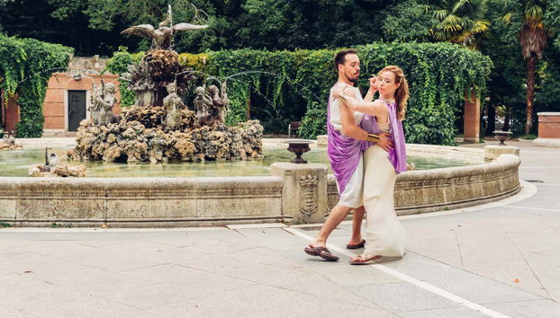 Hera e Zeus dançando no Campo Grande