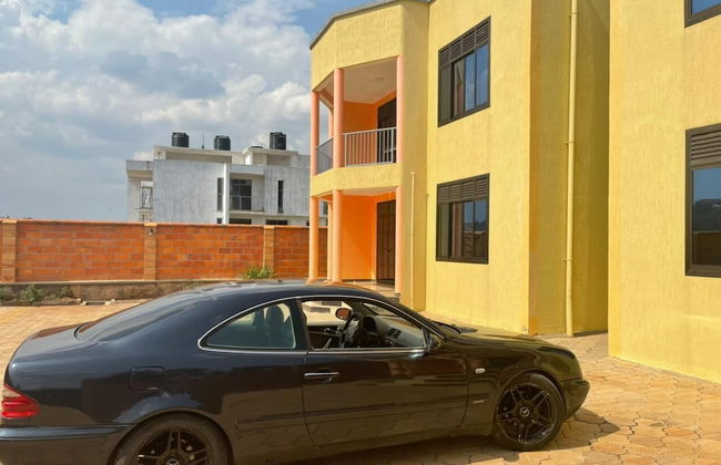 The Mugabi's Spacious Private Room - Foto 32