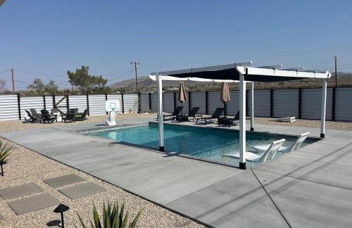 Joshua Tree Poolside Escape! - Foto 1